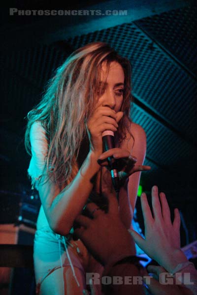 QUEEN ADREENA - 2005-06-03 - PARIS - Batofar - Katie Jane Garside